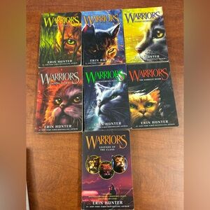 📚 Warriors by Erin Hunter – 7-Book Lot (Original Series + Legends of the Clans)